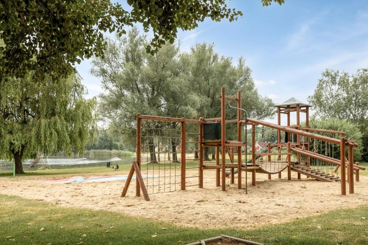 Gezellige Vakantiewoning Aan Het Water In Ewijk - Recreational Only No Workers 외부 사진