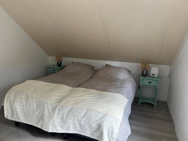 Gezellige Vakantiewoning Aan Het Water In Ewijk - Recreational Only No Workers 외부 사진