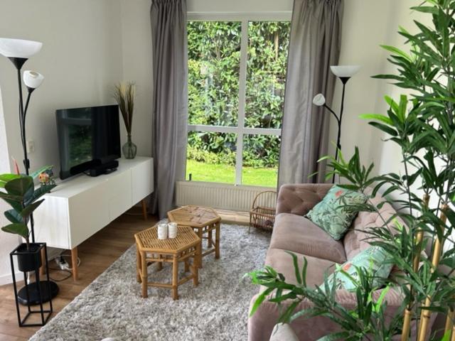 Gezellige Vakantiewoning Aan Het Water In Ewijk - Recreational Only No Workers 외부 사진