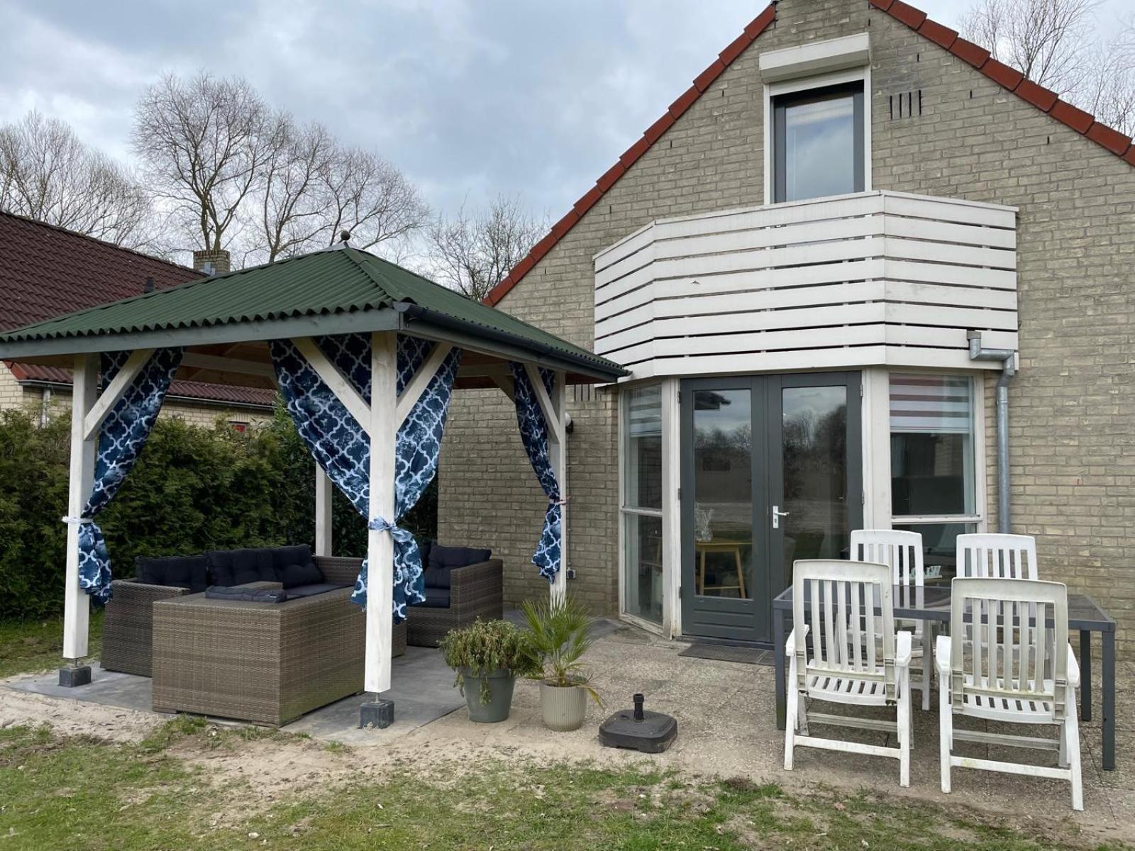 Gezellige Vakantiewoning Aan Het Water In Ewijk - Recreational Only No Workers 외부 사진
